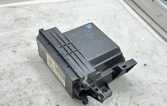 Tesla Model X Central body control module 105835803C 107244782A