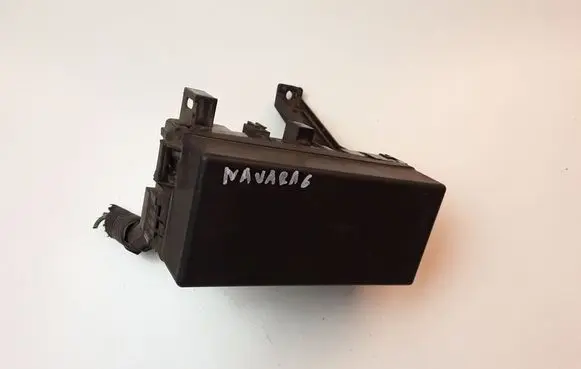 Nissan Navara Fuse box set 63564197