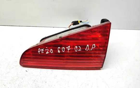 Peugeot 607 Tailgate rear/tail lights