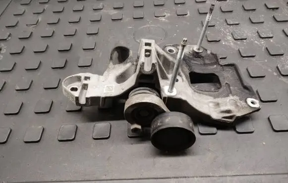 Mercedes-Benz Citan W415 Generator/alternator bracket 117105158r