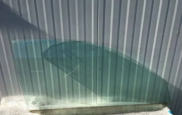 Volkswagen Golf IV Side middle window/glass 