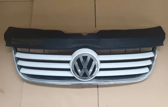 Volkswagen Transporter - Caravelle T5 Front bumper upper radiator grill 7H5807101