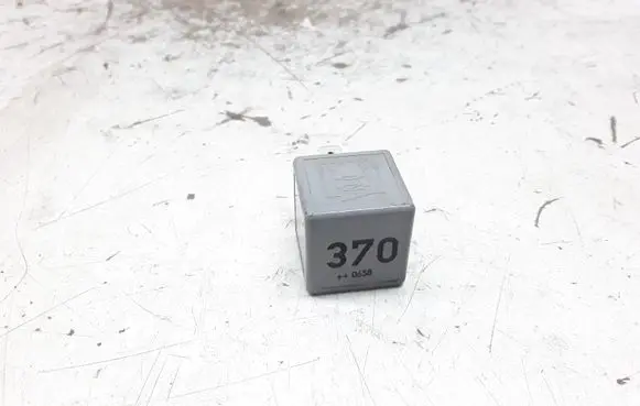 Volkswagen Jetta V Other relay 8D0951253