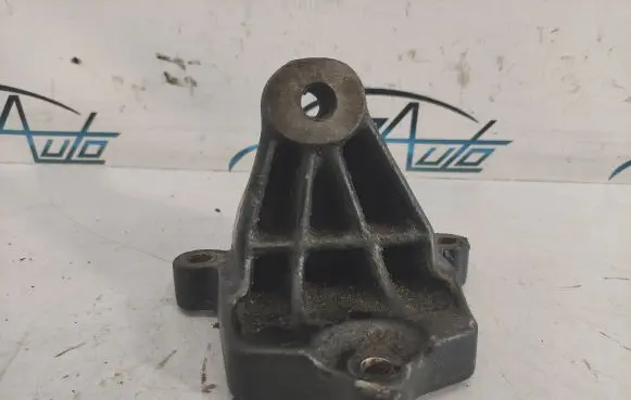 Opel Vivaro Gearbox mounting bracket 8200003829 91165625 2103000BT01