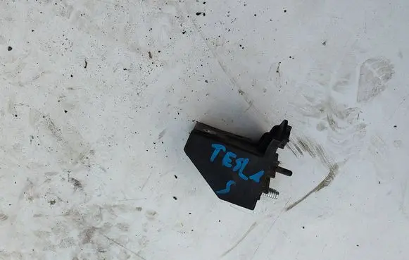 Tesla Model S Headlight/headlamp mounting bracket 