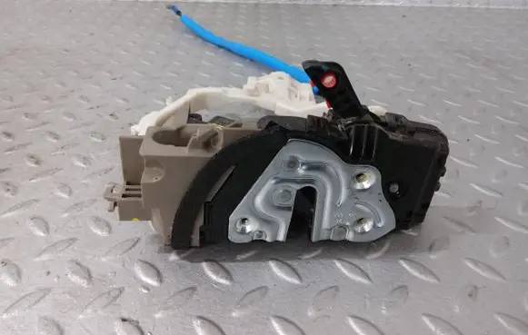 KIA Ceed Front door lock 81320J7000