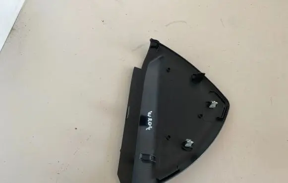 Mercedes-Benz C W204 Dashboard side end trim A2046800278 107215
