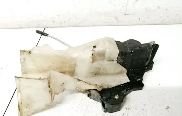 Mercedes-Benz E W210 Front door lock 2027204435