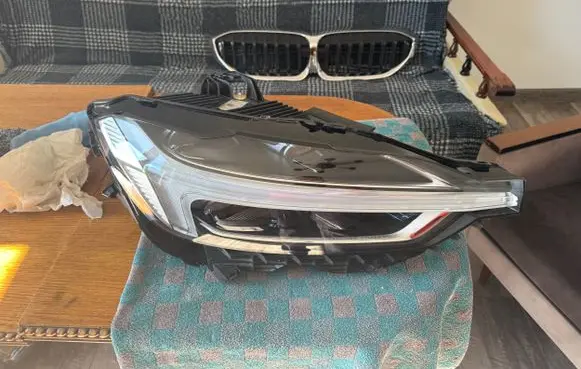 Volvo XC60 Headlight/headlamp 32133549