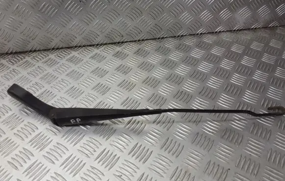 Ford Mondeo Mk III Front wiper blade arm 1S7117526CB