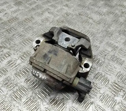 Engine mount bracket