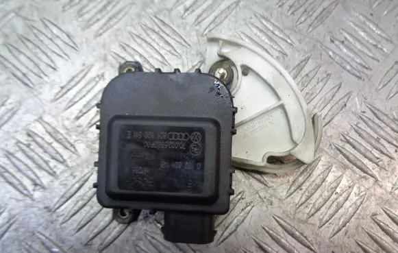 Audi A4 S4 B5 8D A/C air flow flap actuator/motor 8D1820511E