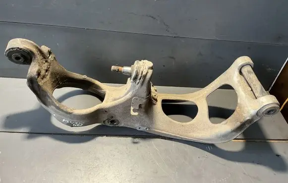 Peugeot 407 Front lower control arm/wishbone 9644552280