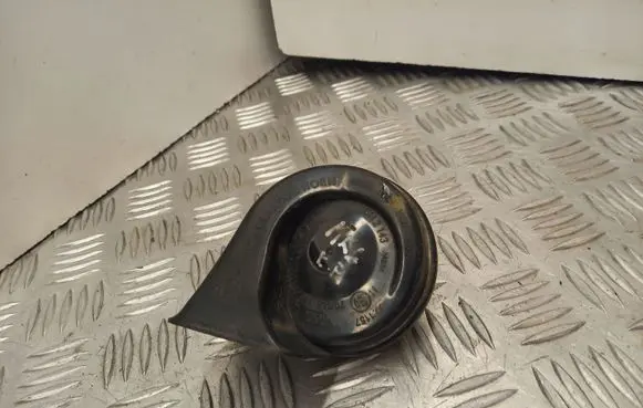 Volkswagen Golf VI Horn signal E9703881157