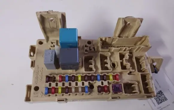 Toyota Corolla Verso AR10 Fuse module 892210F020 05061419010201