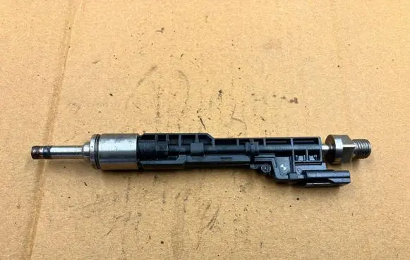 BMW 4 F32 F33 Fuel injector 13647639994 261500172 0261500172