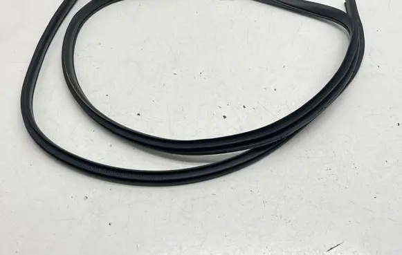 Nissan X-Trail T32 Rear door rubber seal (on body) 