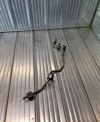 Fuel injector supply line/pipe