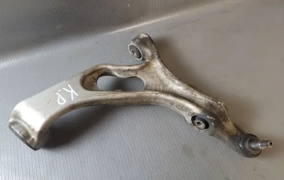Volkswagen Touareg II Front lower control arm/wishbone 7P0407151E
