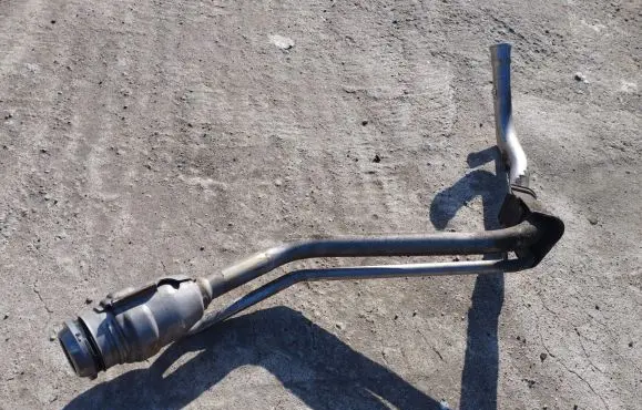 Volvo V40 Fuel tank filler neck pipe 31321373
