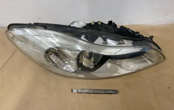 Volvo C30 Headlight/headlamp 31299821