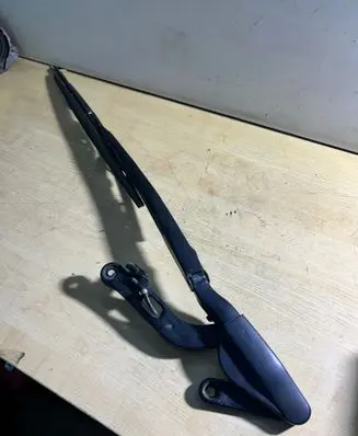 BMW 7 E65 E66 Front wiper blade arm 7144076