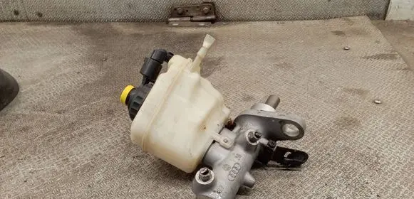 Audi Q7 4L Master brake cylinder