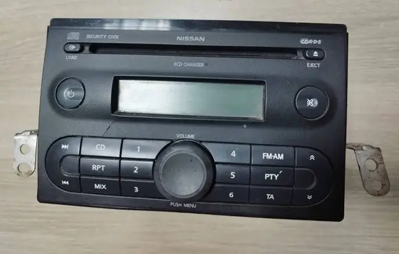 Nissan Note (E11) Radio/GPS head unit trim 