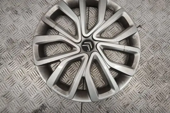 Citroen Berlingo R16 wheel hub/cap/trim 9816719677