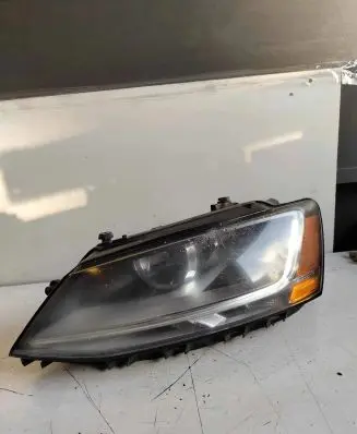 Volkswagen Jetta VI Headlight/headlamp 2012562