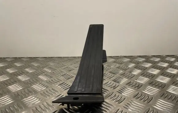 BMW 4 F32 F33 Accelerator throttle pedal 6853175