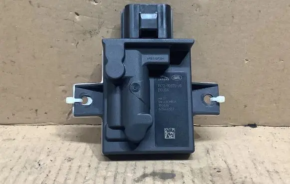Jaguar XE Fuel injection pump control unit/module FK729D370AD GX739D371AA