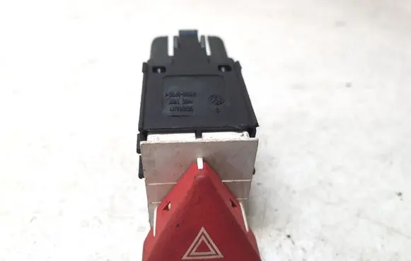 Volkswagen PASSAT B6 Hazard light switch 300953509