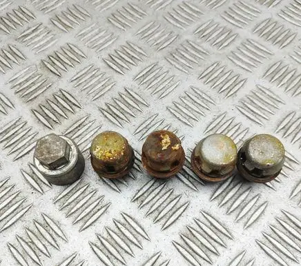 Land Rover Discovery 3 - LR3 Anti-theft wheel nuts and lock 4H221A380AA