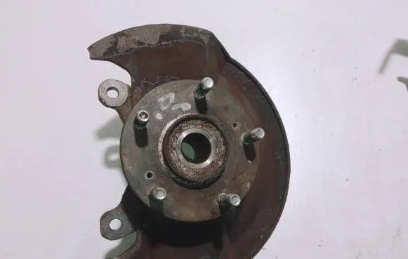 Honda FR-V Front wheel hub
