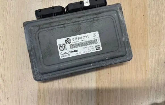 Volkswagen Polo V 6R Engine control unit/module 03E906019B
