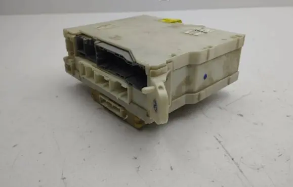Lexus GS 300 350 430 450H Fuse module 8273030620