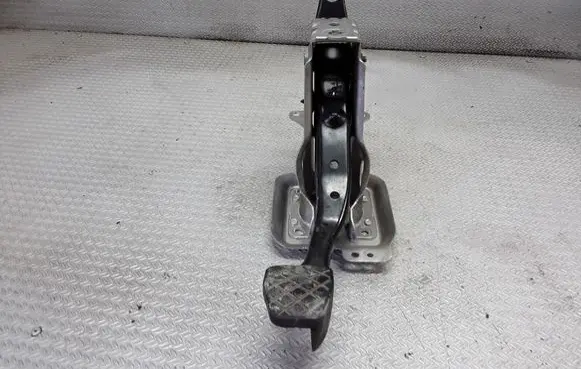 Volkswagen Touran I Brake pedal 1T1721057K