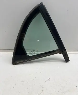 Renault Megane IV Rear vent window glass 822209285R 822205853R