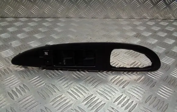 Nissan Primera Front door window switch trim 25401AV640