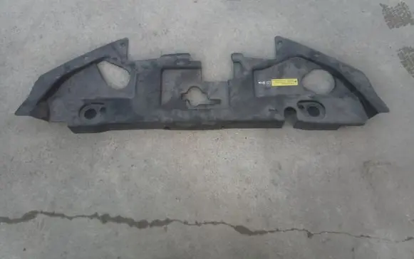 Engine bonnet/hood lock trim molding