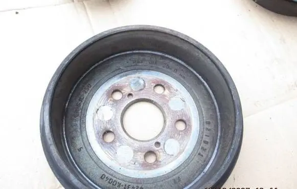 Toyota Yaris XP210 Brake discs and calipers set 42431K0040
