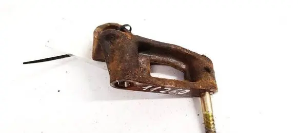 Chevrolet Spark Engine mounting bracket