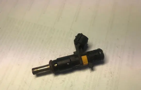 Peugeot 207 Fuel injector V75281768007