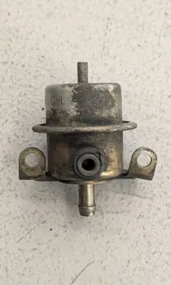 BMW 3 E30 Fuel pressure regulator 0280160225