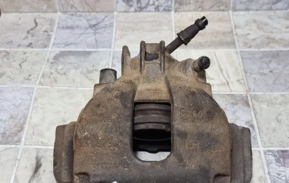 Volvo S60 Front brake caliper 829