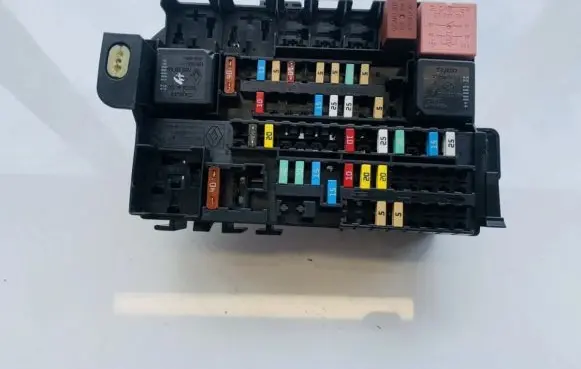 Renault Laguna III Fuse box set 8200393836d