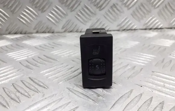 Volkswagen PASSAT B5 Seat heating relay 3B0963564C