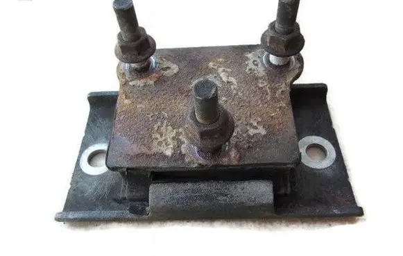 Nissan Pathfinder R51 Gearbox mount