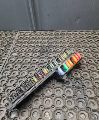 BMW 5 E60 E61 Fuse module 6957330